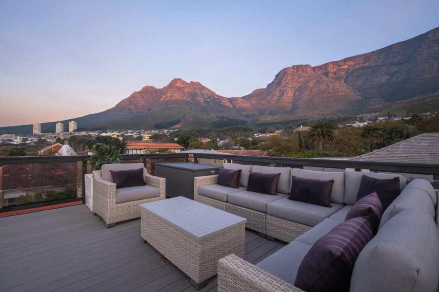 7 Bedroom Property for Sale in Oranjezicht Western Cape